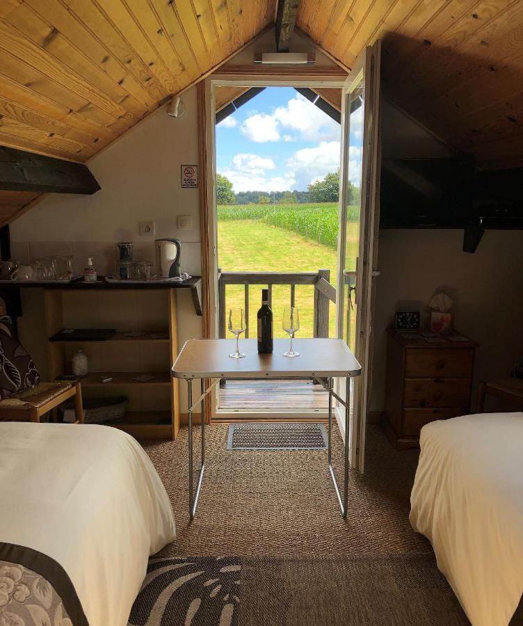 La Blanche Roche Bed & Breakfast Sourdeval Екстериор снимка