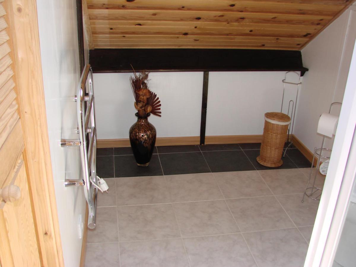 La Blanche Roche Bed & Breakfast Sourdeval Екстериор снимка