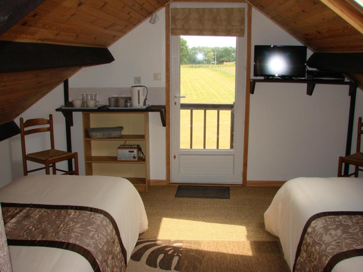 La Blanche Roche Bed & Breakfast Sourdeval Екстериор снимка
