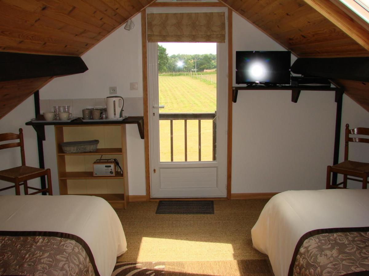 La Blanche Roche Bed & Breakfast Sourdeval Екстериор снимка